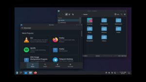 KDE Plasma bureaublad op Linux met softwarecentrum en bestandsbeheer open, Bazzite distro