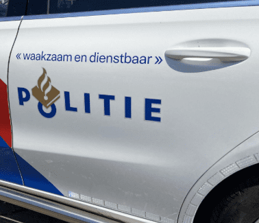 Politie auto waakzaam en dienstbaar